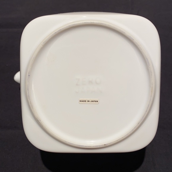 Vintage Bee House Teapot - Picture 2 of 5